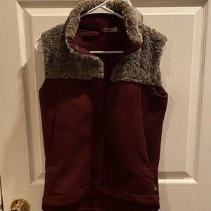 The North Face Women's Burgundy Vest with Faux Fur Trim
715